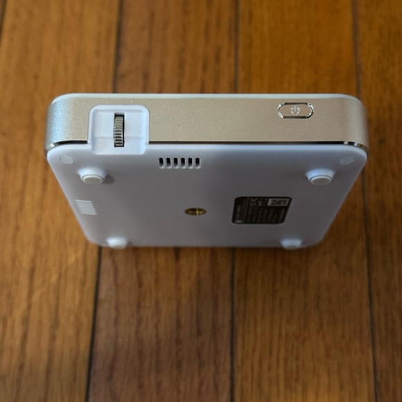 KODAK LUMA 150 Portable Wireless Projector- ONLY USED ONCE - Picture 6 of 13